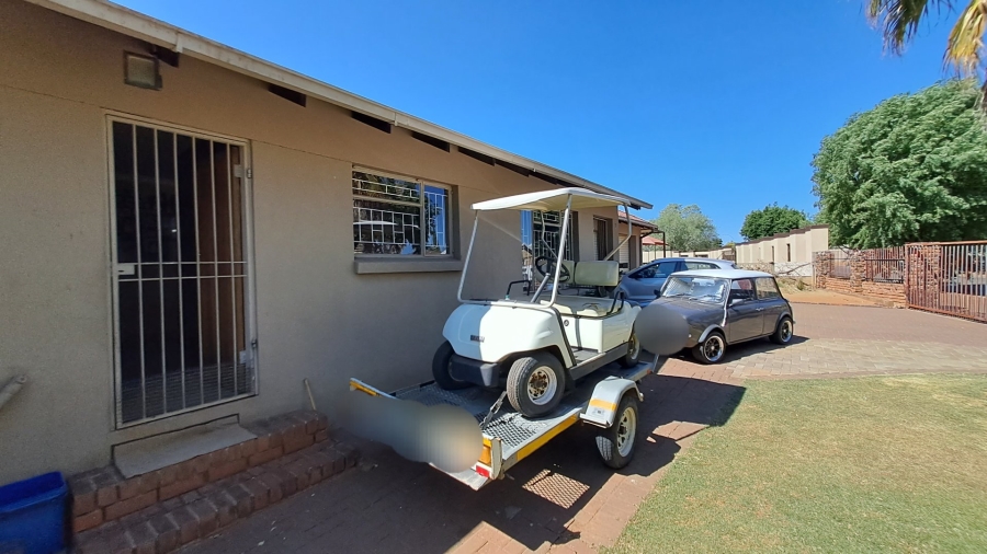 4 Bedroom Property for Sale in Uitsig Free State